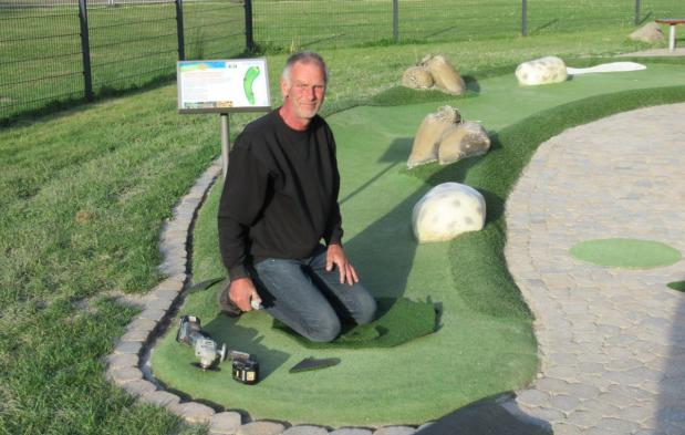 Jos beim Teppich legen