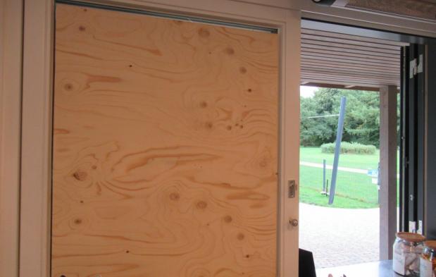 Notreparatur am Fenster