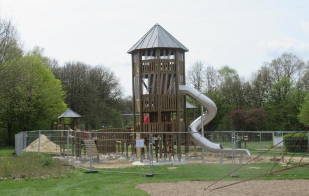 Der Turm steht wieder!